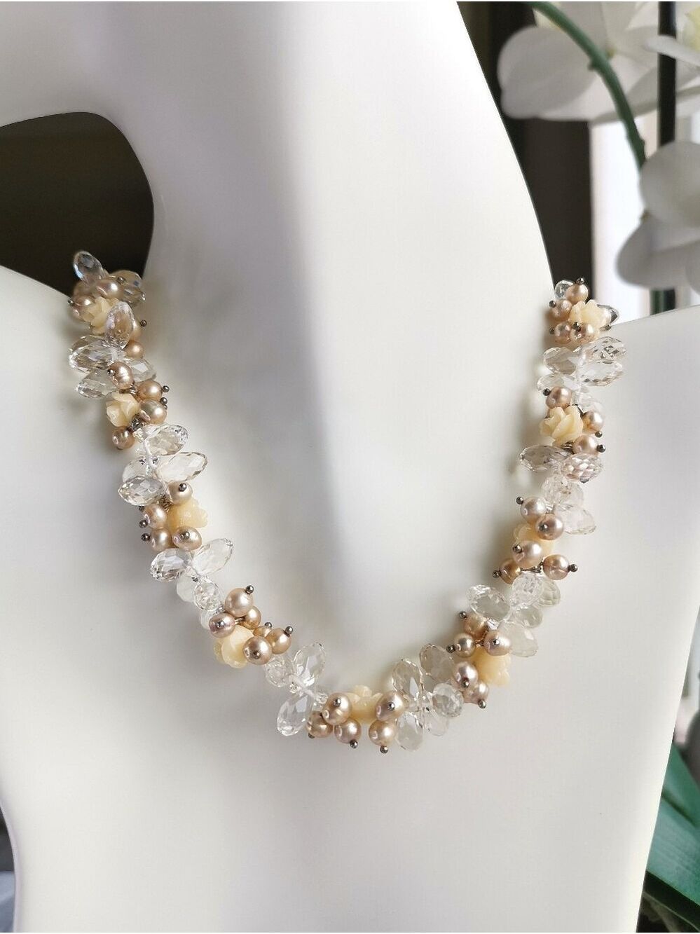 Clear crystal Cream Freshwater Pearl  Crystal Carved Roses  Necklace 🆕